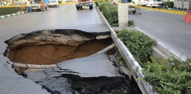 ادامه فرونشست زمین در رباط کریم