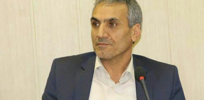 سیاستمدار کهنه کار قزوینی فرماندار رباط کریم شد / استاندار پزشکیان بالاخره به اصلاح‌طلبان هم میدان داد  💠 محمدصادق معتمديان، استاندار تهران طى حكمى “رضا آقا علیخانی” را به عنوان اولین فرماندار رباط کریم در دولت چهاردهم منصوب كرد.  💠 شناخت زیادی از آقای علیخانی نداریم اما او یکی از نیروهای اصلاح‌طلب است که قبلا مدیرکل اداره کل سیاسی، انتخابات و تقسیمات کشوری استانداری تهران بوده است. او در رقابت‌های انتخاباتی مجلس قبل در قزوین، شانس بالایی برای پیروزی داشت.  💠 برای ایشان آرزوی توفیق و سربلندی داریم. هرکسی بتواند مردم را امیدوار و دل آنها را شاد کند، قطعا مورد اقبال قرار می گیرد.