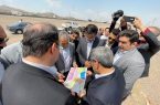 کلنگی دیگر در راه است/ دولت توان ساخت استادیوم ۴۰ هزار نفری رباط‌کریم را دارد؟                امروز با حضور مدیرکل فنی اماکن ورزشی کشور، از چند نقطه پیشنهادی برای احداث ورزشگاه ۴۰ هزار نفری و ورزشگاه  رباط‌کریم بازدید شد؛ طرحی که با پیگیری مستقیم قشقاوی نماینده این شهرستان در حال پیش رفتن است.                      در این بازدید، چند نقطه از شهر رباط‌کریم و پرند به‌عنوان گزینه‌های احداث این استادیوم مطرح شد و مقرر شد پس از بررسی‌های فنی نهایی، محل دقیق مشخص شود.                      البته پیش‌تر قشقاوی تلاش داشت بخشی از طرح استادیوم جدید پایتخت (مشابه ورزشگاه آزادی) را به این منطقه منتقل کند، اما حالا با عقب‌نشینی دولت از استادیوم جدید تهران، او این ایده استادیوم ۴۰ هزار نفری را دنبال می کند.                      کلنگی دیگر در راه است/ دولت توان ساخت استادیوم ۴۰ هزار نفری رباط‌کریم را دارد؟                امروز با حضور مدیرکل فنی اماکن ورزشی کشور، از چند نقطه پیشنهادی برای احداث ورزشگاه ۴۰ هزار نفری و ورزشگاه  رباط‌کریم بازدید شد؛ طرحی که با پیگیری مستقیم قشقاوی نماینده این شهرستان در حال پیش رفتن است.                      در این بازدید، چند نقطه از شهر رباط‌کریم و پرند به‌عنوان گزینه‌های احداث این استادیوم مطرح شد و مقرر شد پس از بررسی‌های فنی نهایی، محل دقیق مشخص شود.                      البته پیش‌تر قشقاوی تلاش داشت بخشی از طرح استادیوم جدید پایتخت (مشابه ورزشگاه آزادی) را به این منطقه منتقل کند، اما حالا با عقب‌نشینی دولت از استادیوم جدید تهران، او این ایده استادیوم ۴۰ هزار نفری را دنبال می کند.
