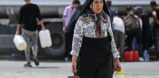 قطعی آب در نسیم شهر ادامه دارد/ آبرسانی با تانکر؛ قطره‌‌ای در بیابان…